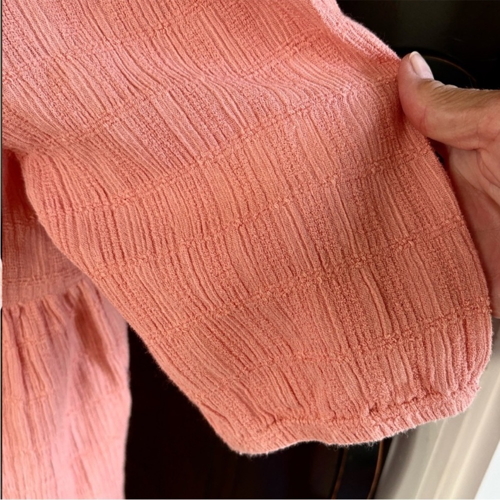 NWOT O'Neill Janette Top Coral Haze Size
Medium Retail $50.00 - Picture 4 of 9